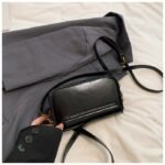 s25 black shoulder bag - Image 2