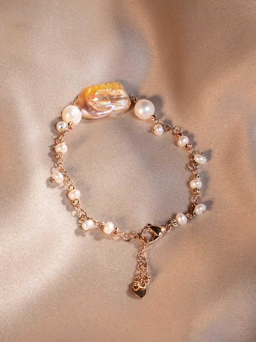 2026/10/1000018358.jpg Square Mother Pearl Bracelet (Rose Gold Chain Color) - Image 1